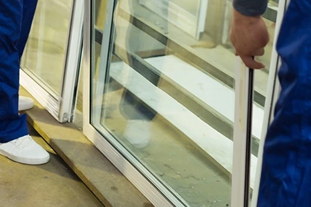 Commercial Glass Repair Technician in Tarpon Springs, FL